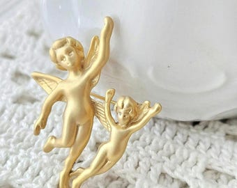 Flying cherubs pin, Bible study friend gift, 2 angels brooch, guardian angel wings, lapel pins, matte goldtone metal, unique 3D, unsigned