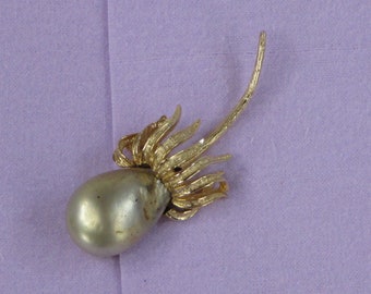 Vintage Capri © Flower Metallic Silver Gold-Tone Pearl Blossom Brooch Pin
