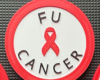 Lot de colliers et porte-clés de sensibilisation au cancer imprimés en 3D, don d'un homme de métier