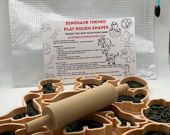Ensemble de jeu sur le thème des dinosaures pour pâte, argile, biscuits, pochoirs avec sac de rangement - Ensembles à thème de 13 pièces. NOUVEAU !!!!  Comprend maintenant un rouleau.