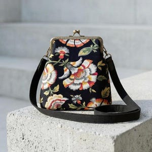 Floral Tapestry Kiss Lock Crossbody Bag | Victorian Cottagecore Purse