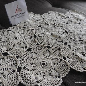 Stor rektangulär virkad duk i Heritage Lace *(49)