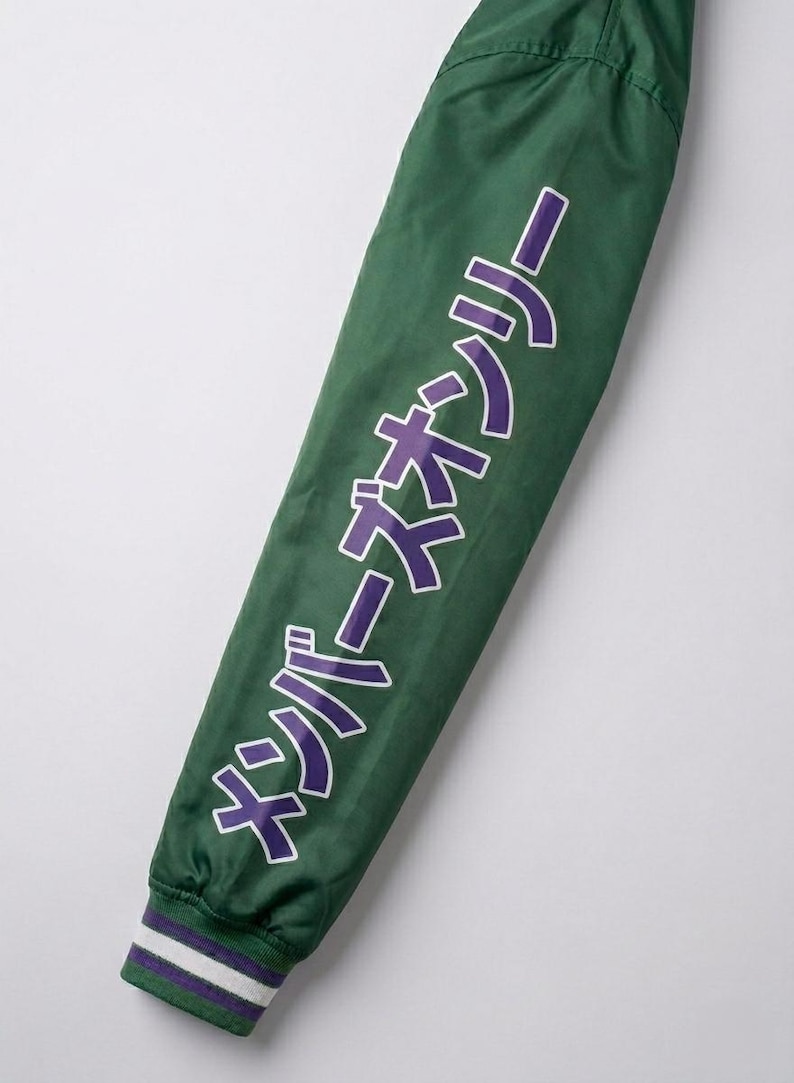 Puede incluir: Un letrero de madera r&uacute;stica con el texto "Welcome to our home" en letras blancas. El letrero presenta un acabado envejecido, ideal para la decoraci&oacute;n de la entrada.