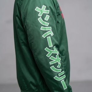 Chaqueta bomber vintage de Keith Haring Members Only Tokyo Pop: ropa urbana universitaria verde con cremallera imagen 6