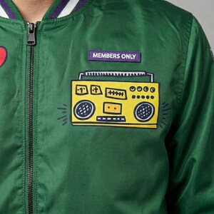 Chaqueta bomber vintage de Keith Haring Members Only Tokyo Pop: ropa urbana universitaria verde con cremallera imagen 4