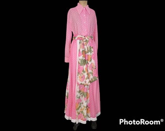 Vintage 1970s Chessa Davis Skirt Set. Sweet Pink Colorway and Print. Built in Petticoat. Self Tie Reversible Sash. Med to Lg