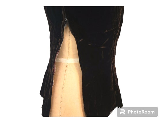 Vintage Late 1940s Velvet Top. Side Zip. Short Sl… - image 5