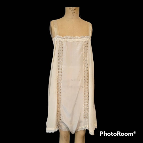 Antique Lingerie. 1920s Silk Step In. Chemise. Large Size. Volupt. Lace.  Embroidery. Drawstring Bodice. 