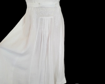 Vintage 1940s White Linen Embroidered Dress. Florence Label. Tropical Warm Weather Summer Dress. Small to Medium Small