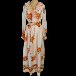 Vintage 1970s Alfred Shaheen Maxi Dress. Ruffled Collar. Matching Belt. Earth Tone Colorway. All Season or Fall Fashion. Sm to Med Sm