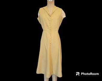 Vintage 1940s Day Dress. Casual Cotton Dress. Lace Cap Sleeves. Med to Large