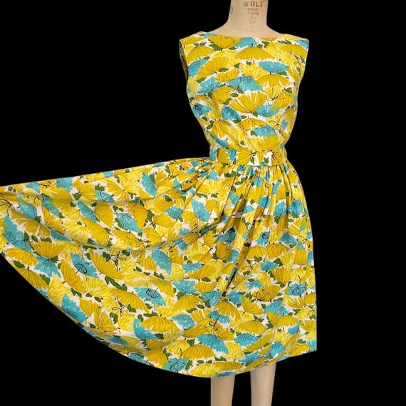 Vintage 1950s Cotton Novelty Print Day Dress. Umbrellas. Matching Belt. Extra Small. Sleeveless. Full Skirt. Yellow & Blue. Vintage 1950s Cotton Novelty Print Day Dress. Umbrellas. Matching Belt. Extra Small. Sleeveless. Full Skirt. Yellow & Blue.
