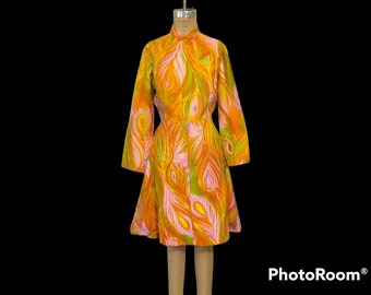 Vintage 1960s Paradise Hawaii Long Sleeve Mini Dress. Fit & Flare. Colorful Feathery Print. Sm to Med