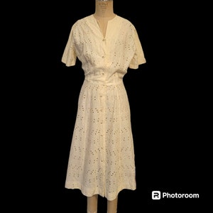 Vintage 1940s Buttercream Eyelet Dress. Button Front. Gored Skirt. Casual  Day Dress. Medium Small