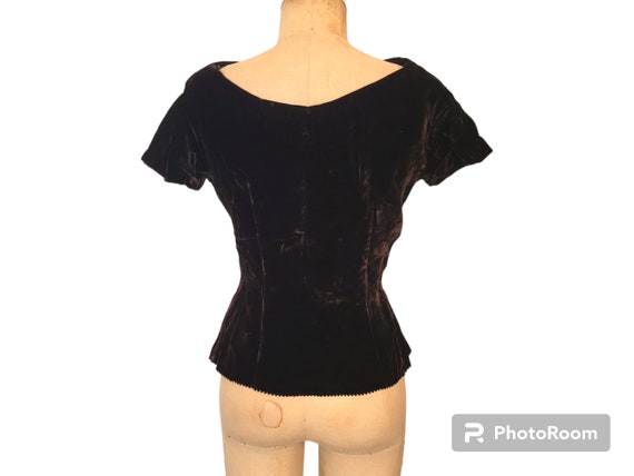 Vintage Late 1940s Velvet Top. Side Zip. Short Sl… - image 3