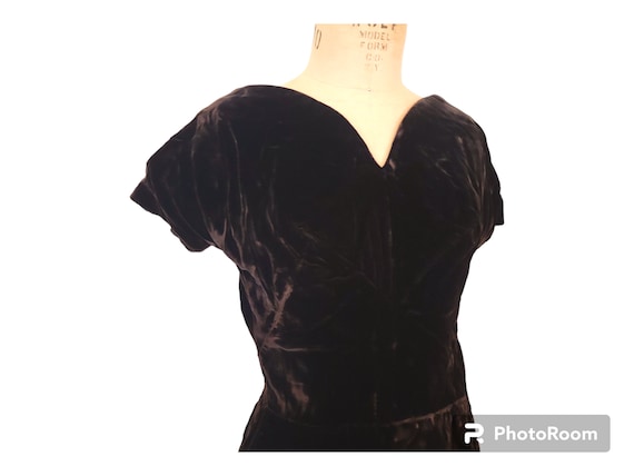 Vintage Late 1940s Velvet Top. Side Zip. Short Sl… - image 1