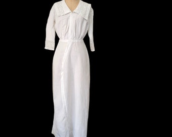 Antique White Cotton Dress. Late Edwardian. Armistice. 1918 1919. Small