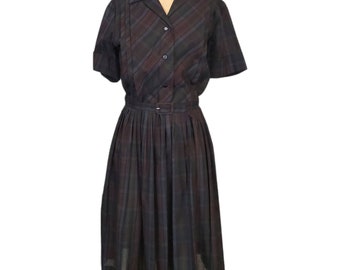 Vintage Crisp Classic 1960s Plaid Shirtwaist Dress. Like New Day Dress. Belted.  Full Skirt. Sm to Med.