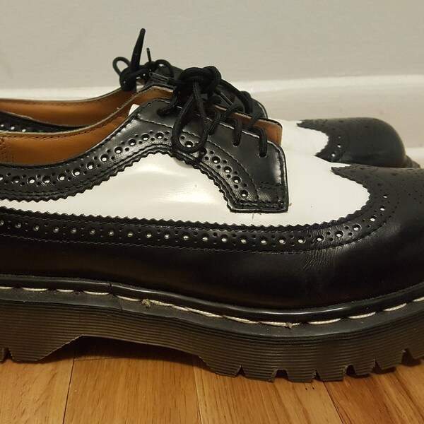 Vintage Doc Martens Mens 8 Womens 10 Black and White Oxfords 3989 Made in England