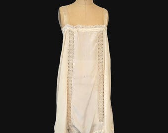 Antique Lingerie. 1920s Silk Step In. Stepin. Chemise. Larger Size. Volupt. Lace. Embroidery. Drawstring Bodice.