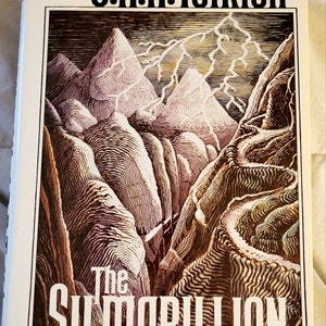 Tolkien le Silmarillion.  Centre de santé avec DJ. 1ère édition américaine (1977) 6ème impression. Dépliez la carte. Près de bien