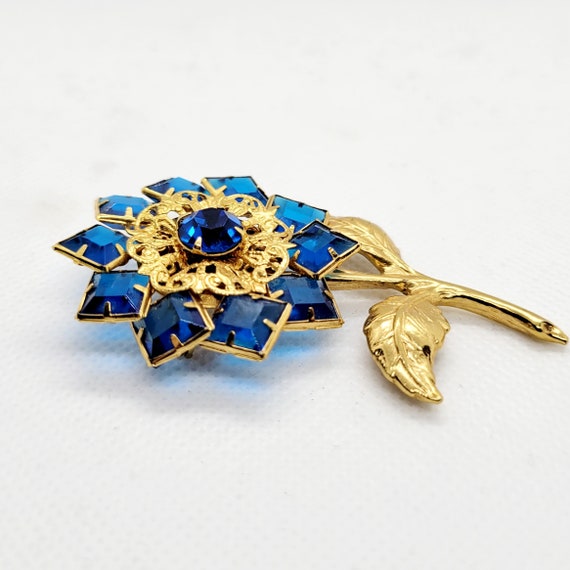 Vintage Brooch. Faceted Prong Set Blue Stones. Go… - image 3