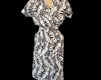 Vintage Early 1980s Cotton Tropical Print Cotton Dress. Black & White. Padded Shoulders. Belt. Size 5/6.