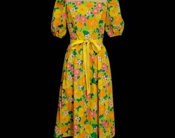 Vintage 1970s The Lilly Lilly Pulitzer Dress. Colorful Floral. Color Pop!On or Off Shoulder. Puff Sleeves. Flare Full Skirt. Like New. 34.