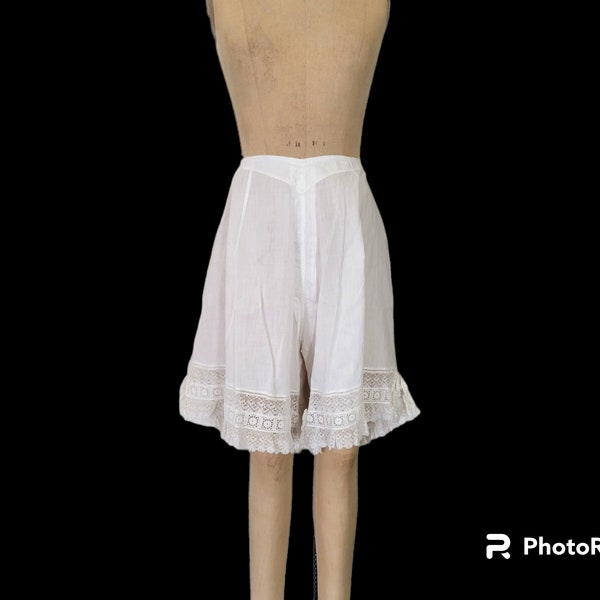 Antique Lingerie. Late Edwardian Bloomers. Pantaloons. La Grecque Label. Lace trim. Drawstring Waist. Med to Large