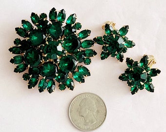 Conjunto vintage de broche y pendientes de clip con diamantes de imitación verdes, estilo años 50