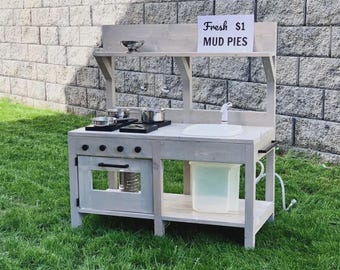 DIY Wooden Mud Kitchen – Building Plan for Kids’ Outdoor Play Kitchen | Backyard Sensory Station with Sink & Storage Shelves