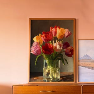 Tulpanbukettposter - Stillebenmålning - Mörk blomsterdekoration - Realistisk blomposter - Stämningsfull inredningstrend - DR021