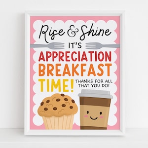 Könnte beinhalten: Gerahmter Druck mit rosa Hintergrund und weißen, gewellten Rändern. Der Text lautet: "Rise & Shine, es ist Zeit für ein Dankes-Frühstück! Danke für alles, was Sie tun!" Ein Muffin und eine Kaffeetasse sind abgebildet.