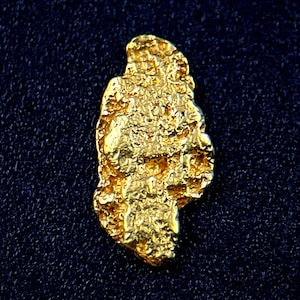 Goudklompje uit het Yukon-gebied - sieraad: gewicht 0,818 gram