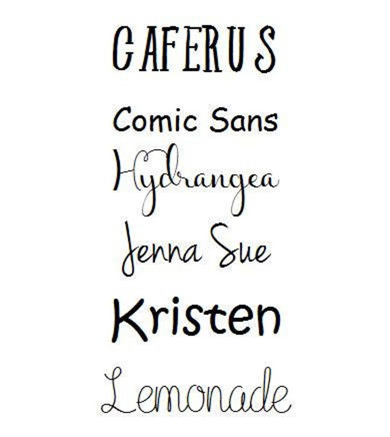 Pu&ograve; includere: Un elenco di nomi scritti in diversi font, tra cui "Caferus", "Comic Sans", "Hydrangea", "Jenna Sue", "Kristen" e "Lemonade".