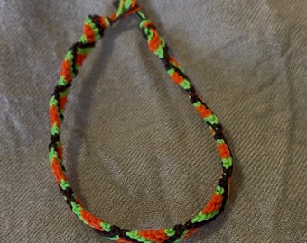 Tricolor zigzag anklet.