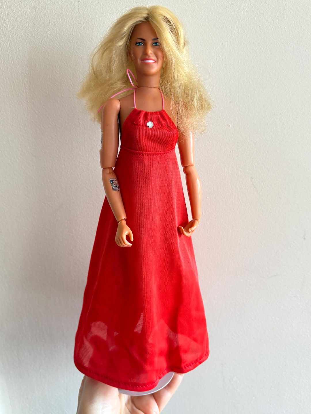 ・Girl with doll・１９７４年ー１９７８年・１３cm・ＲＣ・ Vintage Bionic Woman Doll, First Version, Kenner, Dressed in Red