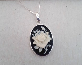 Splendida collana in argento 925 fatta a mano in stile vintage, collana in argento sterling con cameo di fiori realizzata a Malta, gioielli con cammeo in stile vintage.