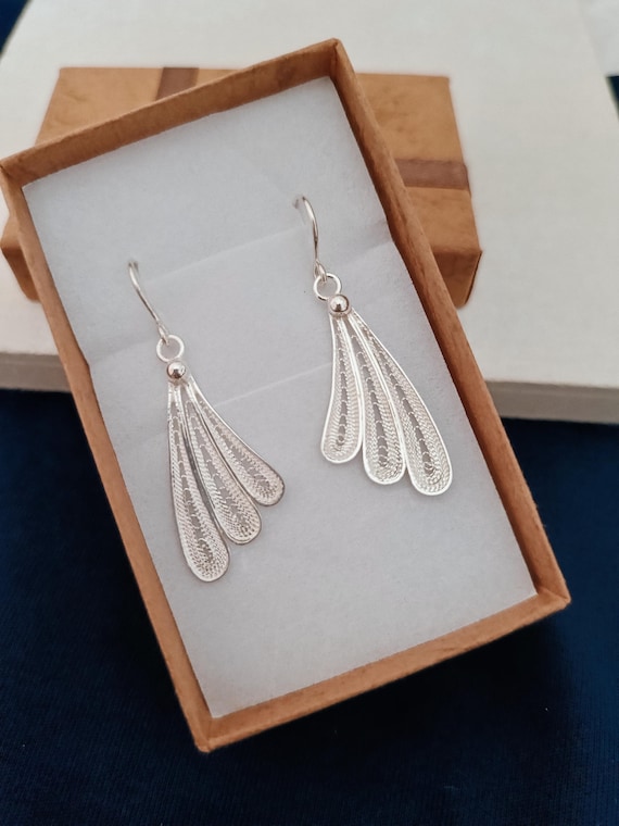 Sterling silver filigree earrings, unique silver filigree earrings, Malta gifts, Malta souvenirs, Dangle earrings, stunning earrings.