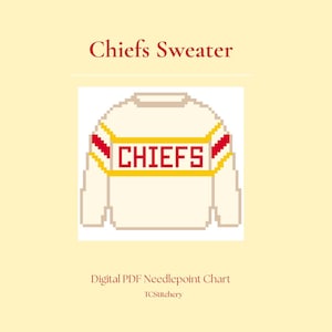 Könnte beinhalten: Digitales PDF-Kreuzstichmuster mit einem pixeligen Chiefs-Sweater-Design. Der cremefarbene Pullover hat rote und gelbe Akzente, und das Wort "CHIEFS" ist prominent auf der Brust zu sehen. Der Text "Chiefs Sweater" steht oben.