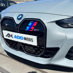 BMW i4 G26 M Sport Tri Coloured Stripes Glansiga Grillinlägg