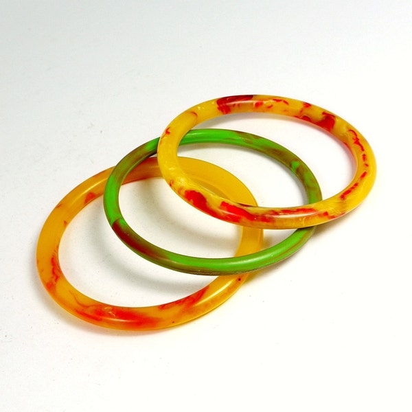 Stack of 3 Vintage 60s Deco Style Marbled Lucite Plastic Spacer Bangles