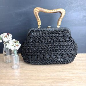 Bolso de mano tejido en rafia negra con asa de madera - hecho en Italia - vintage