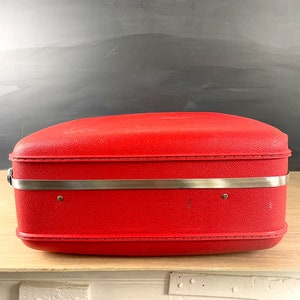 American Tourister Tourister red suitcase 1960s vintage image 4