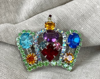 Capri rhinestone crown brooch - 1960s vintage