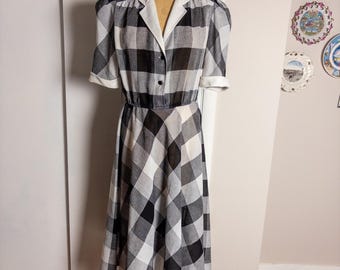 Vintage 1970s Leslie Fay for Lord and Taylor Black & White Check Day Dress - Size  M