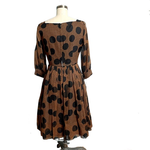 1960s vintage brown and black polka dot dress - s… - image 4