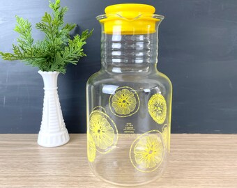 Pyrex 2 qt. lemon pattern glass carafe with lid - #3520