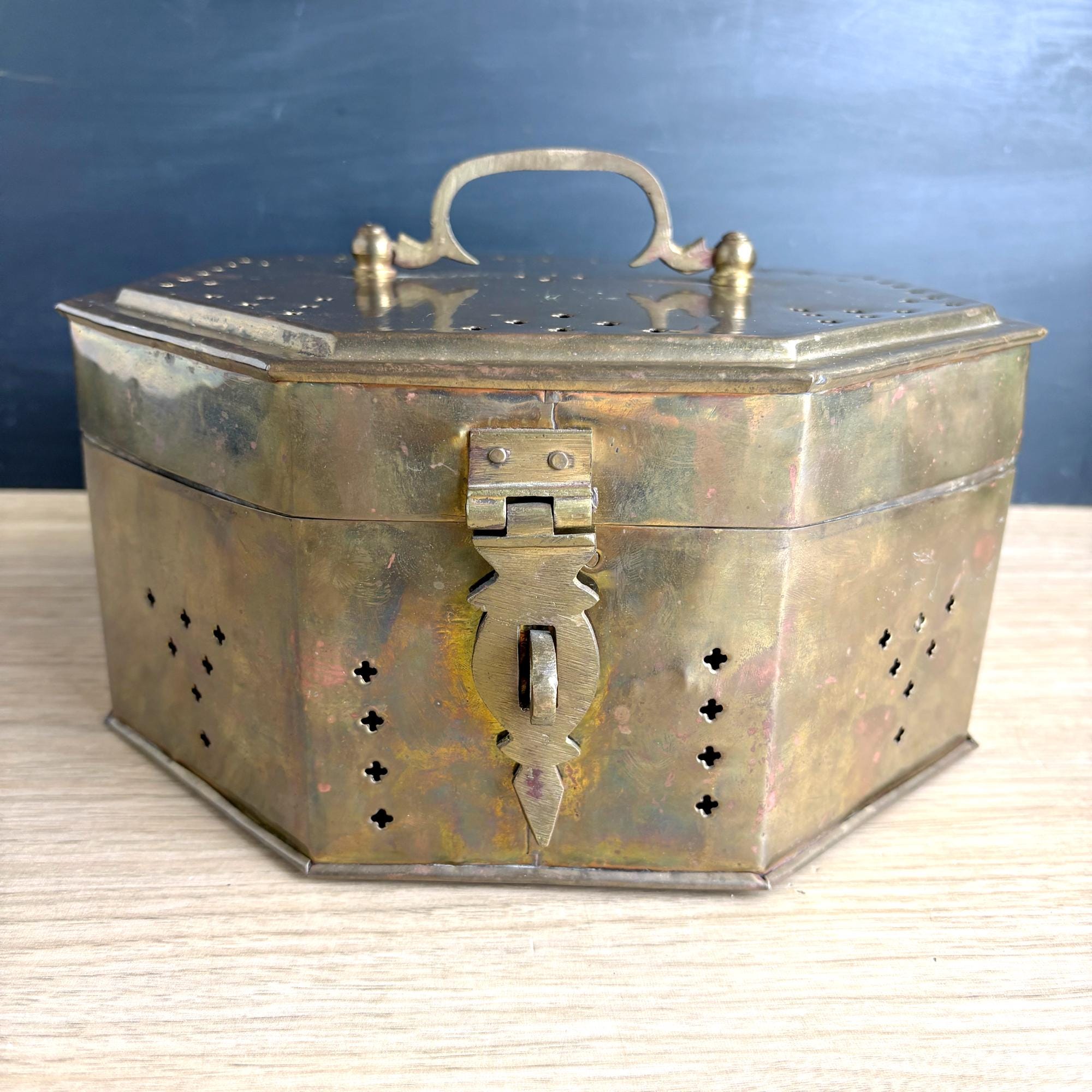 Brass cricket box with latch and handle - 10" - made in India