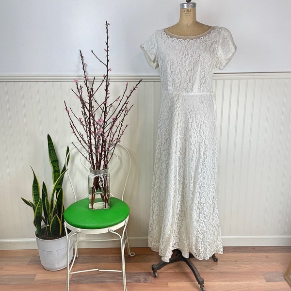 1950s tea length lace wedding gown - size medium